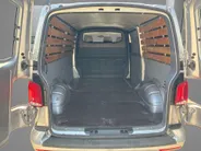 Volkswagen Bedrijfswagens Transporter 2.0 TDI 150pk DSG L2H3 28 Bulli · Camera · Apple/Android Car Play · Trekhaak · Adaptive Cruise Control · Alarmklasse 3 · Navigatie · Elek. Inklapbare Spiegels ·