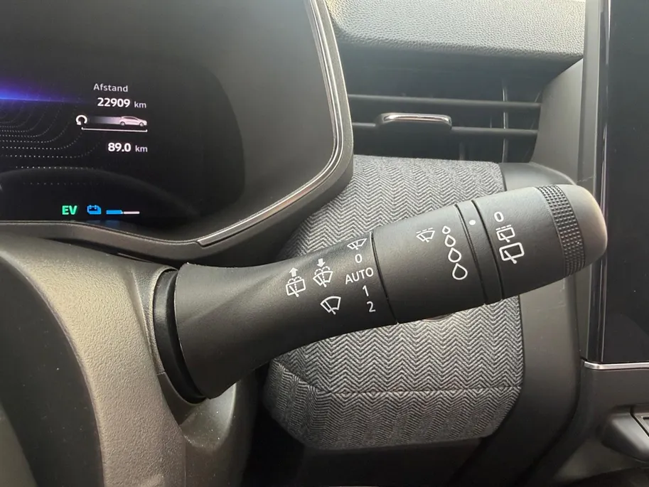 Renault Clio 145PK E-Tech Full Hybrid Techno Automaat | 9,3' Navi | Climate Control | Camera | Parkeersensoren | Apple CarPlay/Android Auto | Digital Cockpit | Cruise Control | Full LED | Lichtmetalen Velgen |