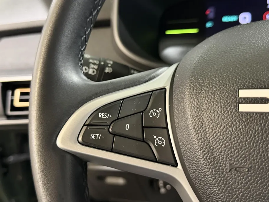Dacia Jogger 140PK Hybrid Extreme 7p. Automaat | 7 Zitplaatsen | Camera | Parkeersensoren | Apple CarPlay/Android Auto | Digital Cockpit | Cruise Control | Lichtmetalen Velgen | Licht & Regen Sensor | Full LED |