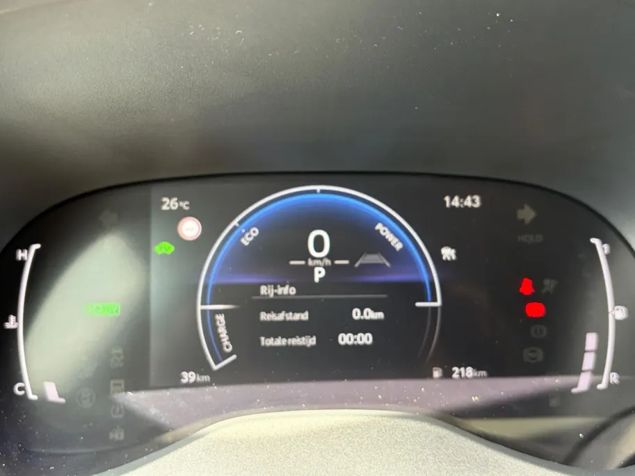 Toyota Yaris 1.5 Hybrid 115 Comfort Apple Carplay/Android Auto , cruise control adaptief en stuurhulp , climate , lm velgen , tel , usb , camera .