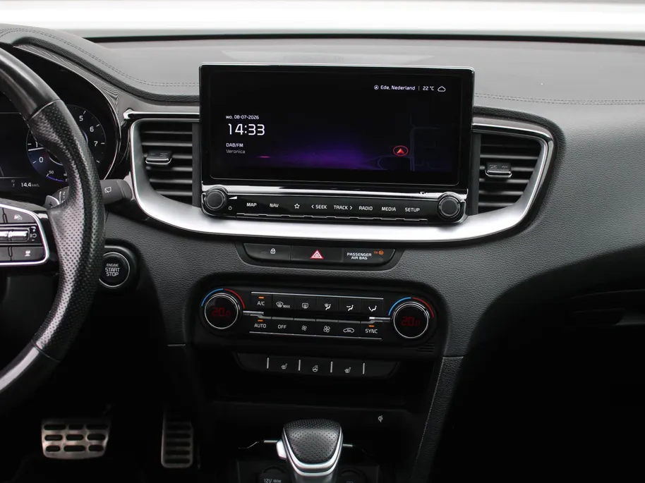 Kia ProCeed 1.5 T-GDi GT-Line | Trekhaak | Schuifdak | Stuur-/stoelverwarming | Camera | Dodehoek detectie | Telefoonlader | Cruise adapt. | 17' LM | LED |