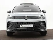 Volkswagen Tiguan 1.5 eHybrid 204pk DSG R-Line Edition · Panoramadak · 360 Camera · Inklap. Trekhaak · Matrix LED · Stuur- & Stoelverwarming + Massage · Achterbank verwarmd · Garantie t/m 09-10-2030 of 100.000km