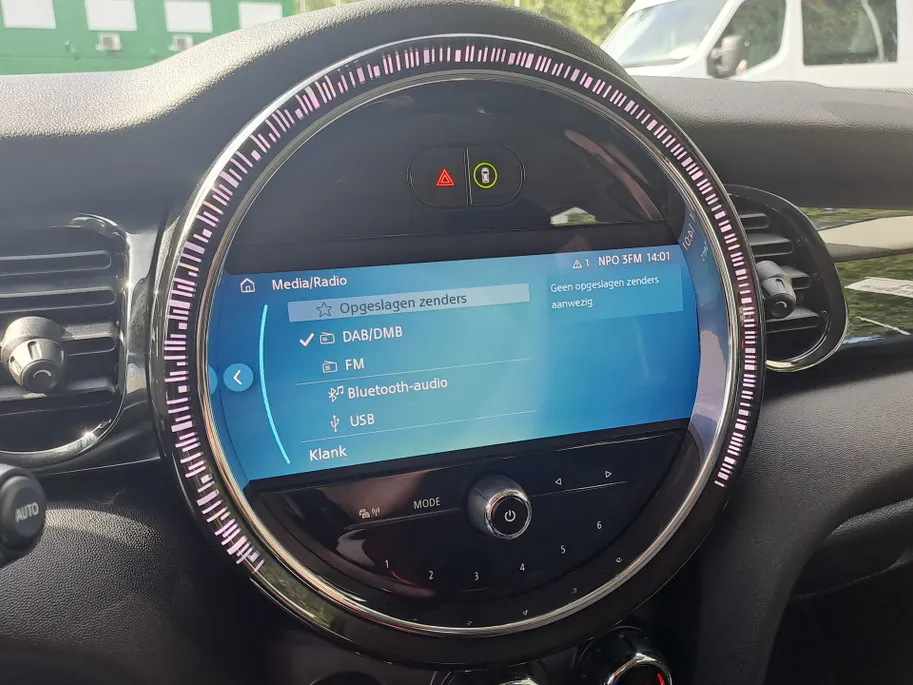 MINI 5-Deurs 1.5 Cooper Camden Edition | Navi | Sensoren | Cruise | DAB | Apple Carplay/Android Auto