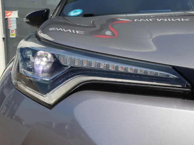 Toyota C-HR 1.8 Hybrid Bi-Tone Trekhaak | Leder | Blindspot | Stoelverwarmin