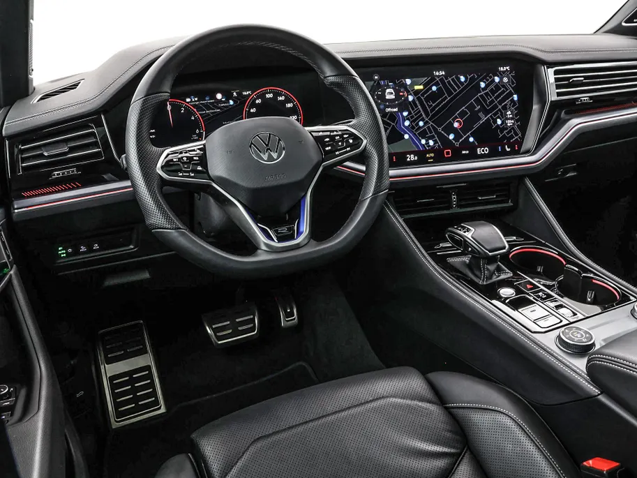 Volkswagen Touareg 3.0 TSi 462pk DSG eHybrid 4MOTION R · SOH 96.9% · Panoramadak · 360 Camera · Luchtvering · Wegklapbare Trekhaak · Stoelventilatie · Elek. Voorstoelen · 21'' Inch ·