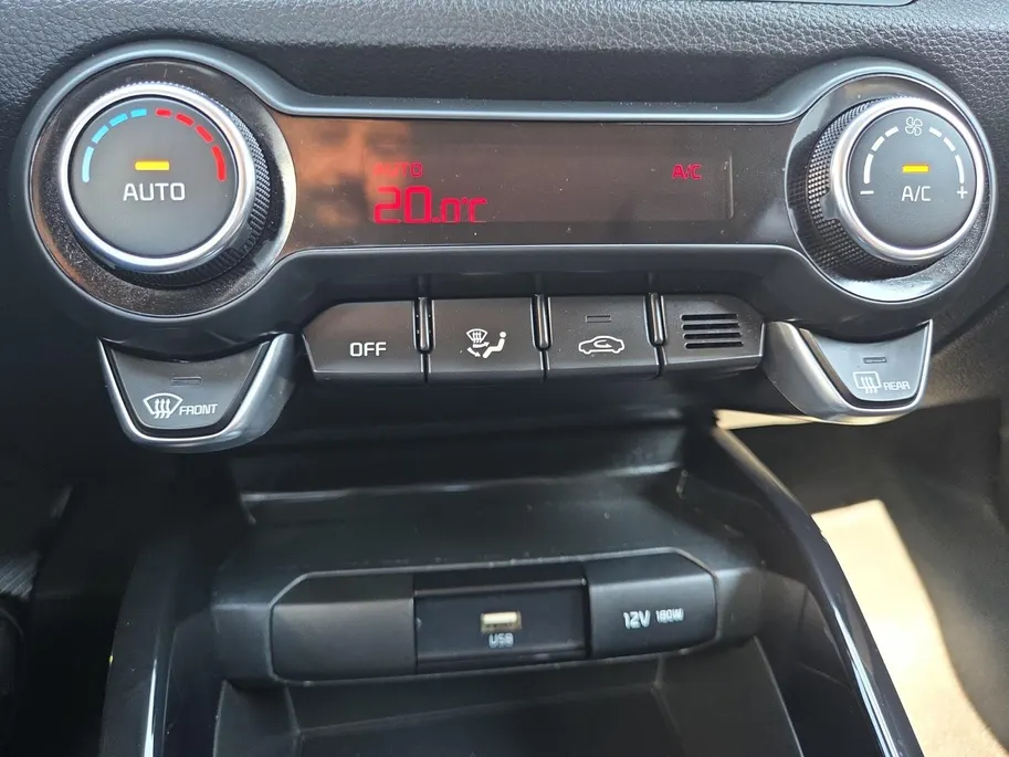 Kia Stonic 1.0 T-GDi MHEV DynamicLine | Cruise control | Achteruitrijcamera | Apple Carplay& Android Auto | LM Velgen | rijstrooksensor met correctie | Fabrieksgarantie t/m 15-02-2031 + 3x 1 jaar* | Allseason Banden | NAP