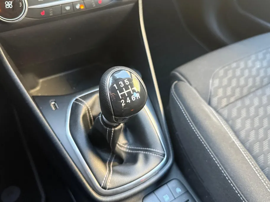 Ford Fiesta 1.0 EcoBoost Hybrid Titanium | Winterpack | Apple Carplay/Android Auto | Cruise Control | Keyless Entry | Parkeersensoren Achter |