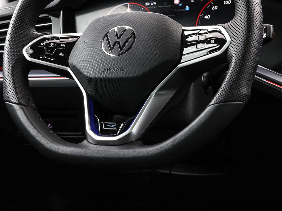 Volkswagen Touareg 3.0 TSi 462pk DSG eHybrid 4MOTION R · SOH 96.9% · Panoramadak · 360 Camera · Luchtvering · Wegklapbare Trekhaak · Stoelventilatie · Elek. Voorstoelen · 21'' Inch ·