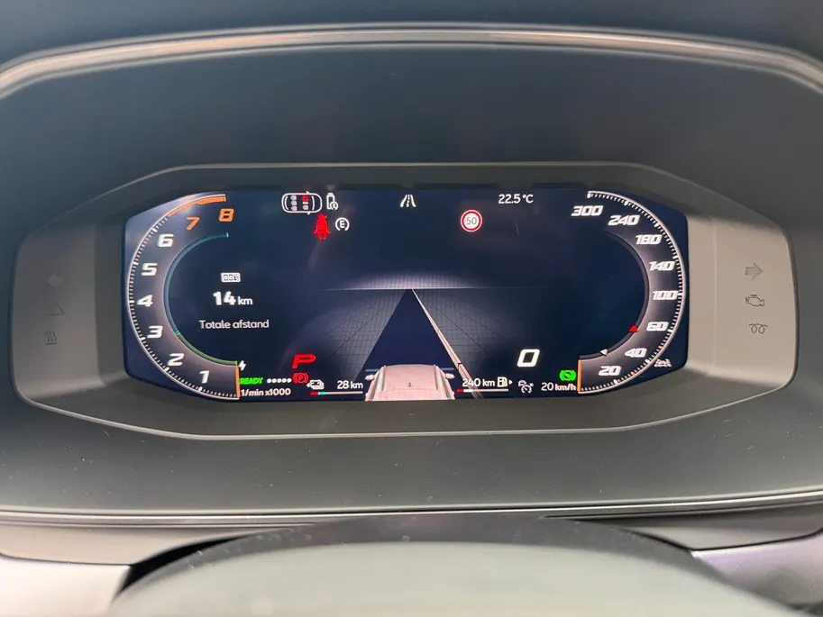 CUPRA Formentor 1.5 TSI e-Hybrid Business | Panoramadak | Stuur verwarming etc! | Trekhaak | Super compleet en helemaal nieuw!