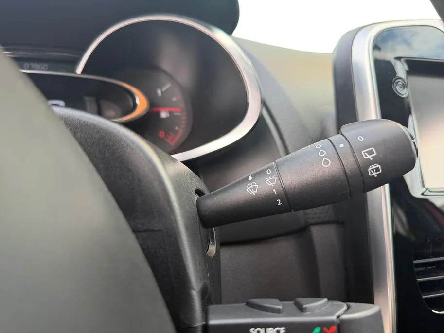 Renault Clio Estate 0.9 TCe Limited | Camera | Parkeersensoren | Bluetooth | Navigatie | All Season Banden | Dealer Onderhouden | 12 Maanden BOVAG Garantie