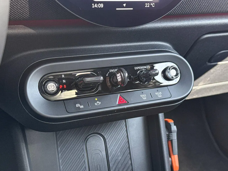 MINI Cooper 5-deurs 1.5 Cooper C Favoured M