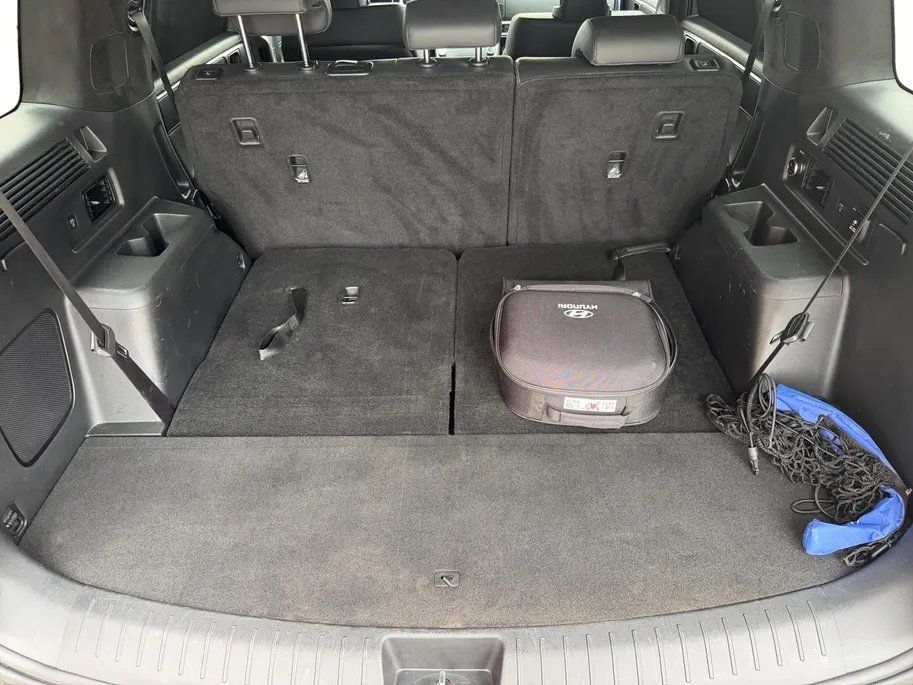 Hyundai Santa Fe 1.6 T-GDI PHEV Black Line 4WD 7-zitter 251PK | 62km WLTP elektrisch | Navigatie | Apple Carplay & Android Auto | Adaptive cruise control | Climate control | 360 camera | Stoelventilatie & verwarming | Stuurverwarming |