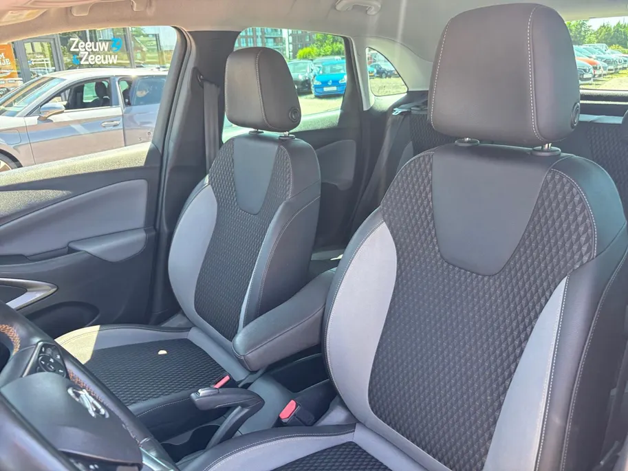Opel Crossland X 1.2 Turbo Innovation *Navigatie*Trekhaak*Parkeersensoren*Climate Control*LM.Velgen*Cruise Control*Nette auto!