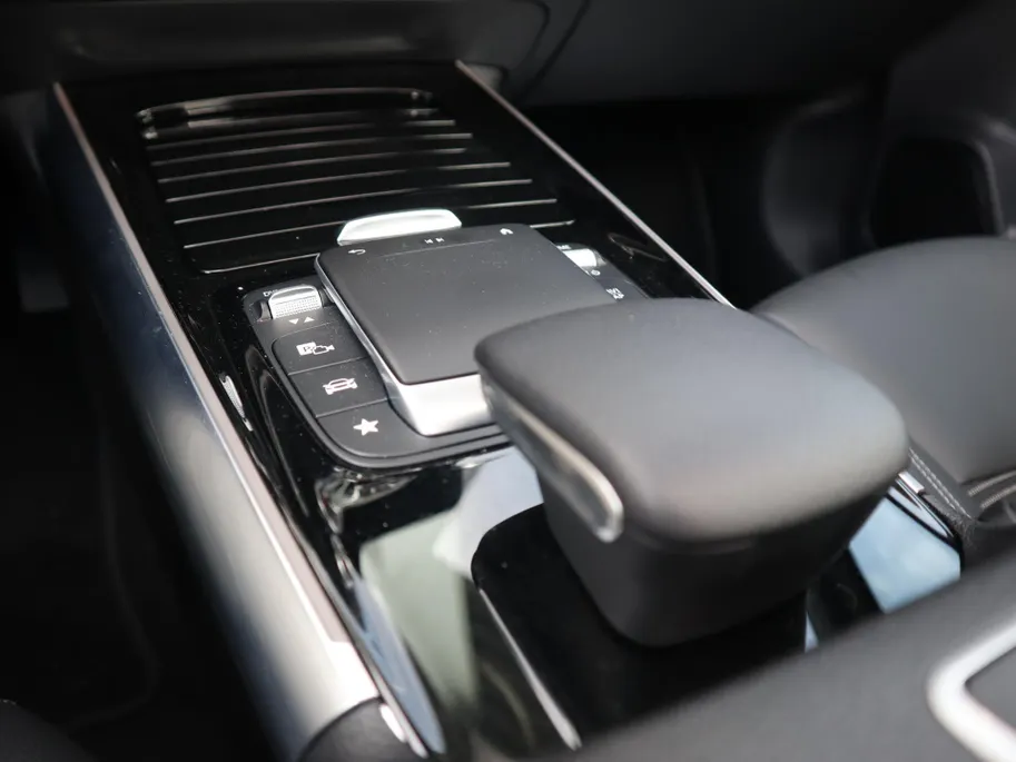 Mercedes-Benz EQA 250 Business Solution Luxury 67 kWh l Keyless l Achteruitrijcamera l Stoelverwarming l Ambiente lichtpakket