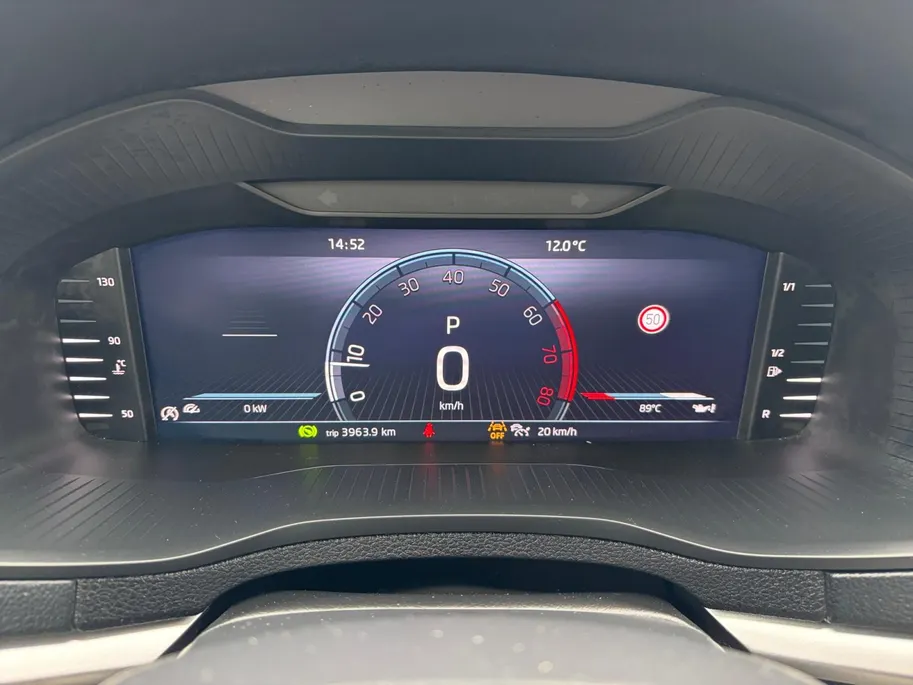 Škoda Karoq 1.5 TSI ACT Business Edition *Automaat*Navi via Carplay*Camera*Parkeersensoren*Climate Control*Keyless*Cruise Control*LM.Velgen*Zeer nette auto!