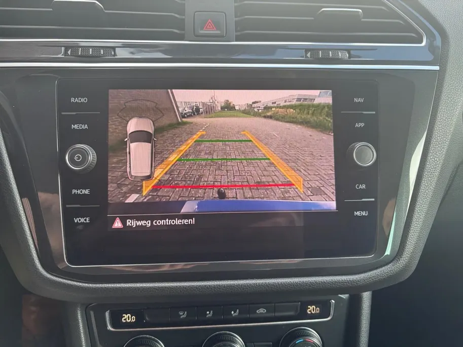 Volkswagen Tiguan 1.5 TSI ACT Comfortline Business | Trekhaak | Achteruitrijcamera | Climate control | ACC