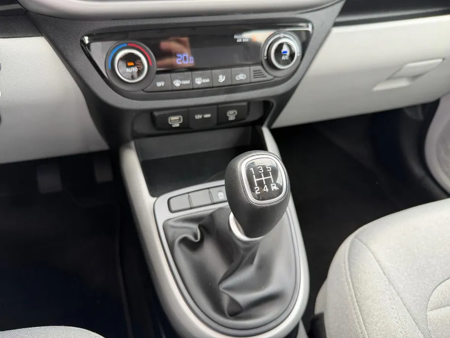 Hyundai i10 1.0 Premium | Climate Control | Achteruitrijcamera | Navigatie | Parkeersensoren achter | Apple Carplay/ Android Auto