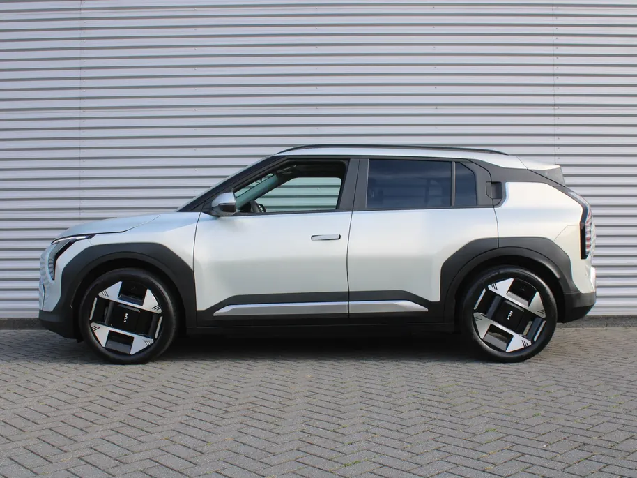 Kia EV3 Plus Advanced 81.4 kWh | Stuur/stoelverwarming | Schuifdak | Camera | Elek. stoelverstelling | 19' LM | Dodehoek detectie | Clima | LED |