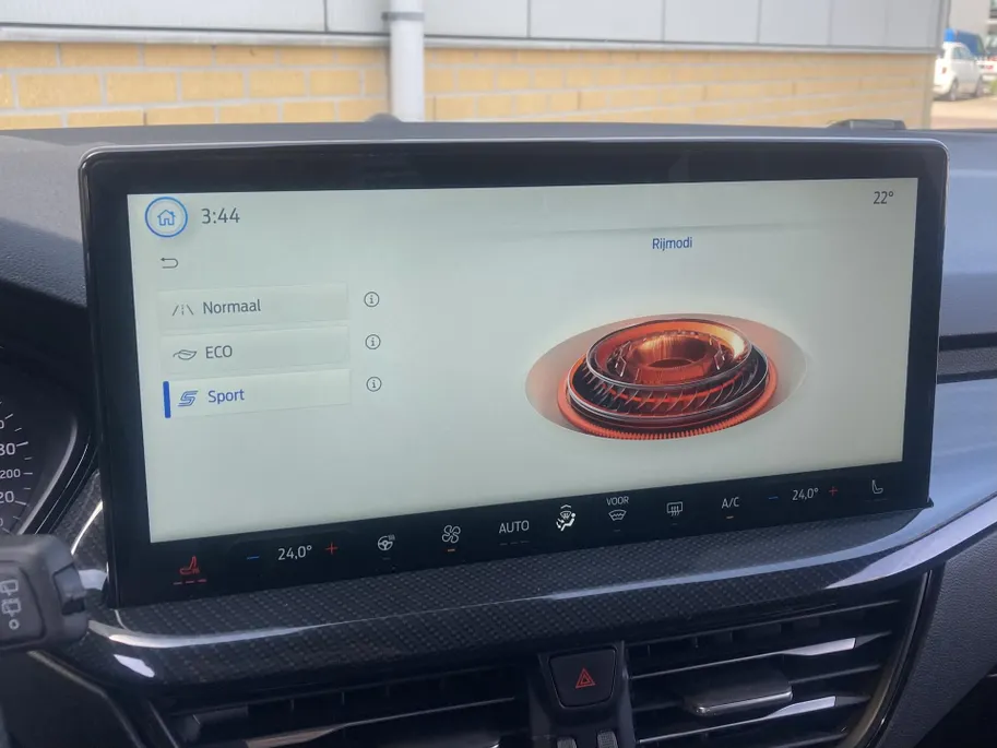 Ford Focus 1.0 EcoBoost Hybrid 125 pk ST Line Wagon Navigatie groot scherm - Apple Carplay/ Android Auto - Winter Pack - Driver Assistance Pack