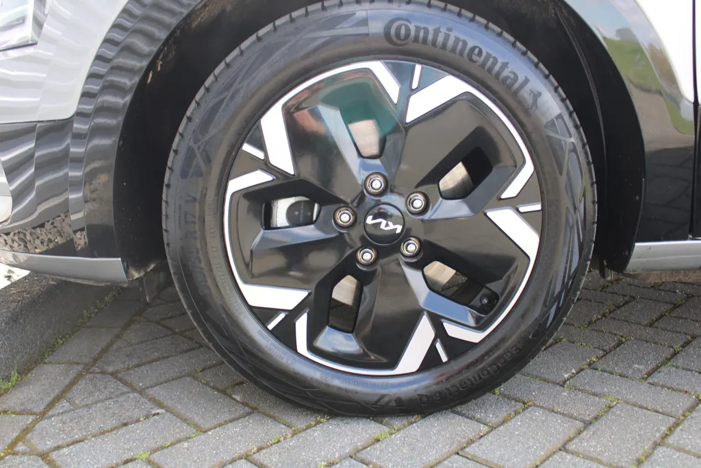 Kia Niro EV DynamicPlusLine 64.8 kWh | Airco | Navi | Camera | Cruise | 17' LM | PDC |