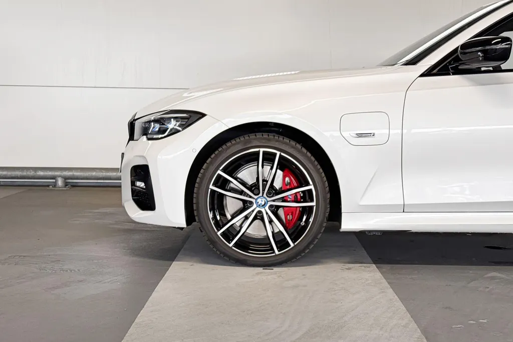 BMW 3 Serie Sedan 330e xDrive High Executive