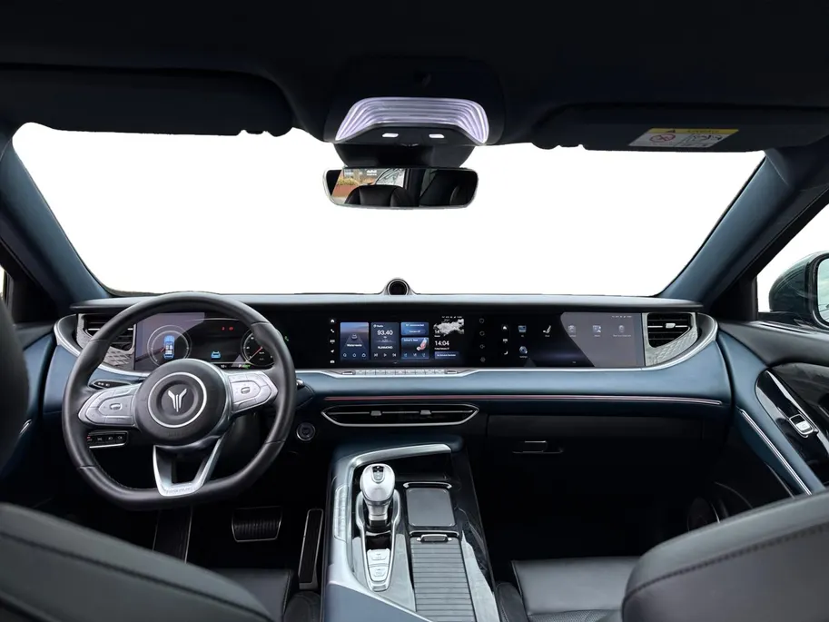 Voyah Free Flagship Edition 4WD 106 kWh | Full Option | 500 km rijbereik | Luchtvering | Stoelkoeling, -verwarming en -massage | Blackline exterieur & interieur |