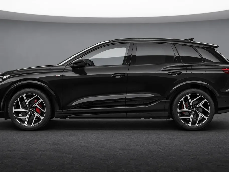Audi Q6 e-tron S edition performance 100 kWh 306 PK · Adaptieve luchtvering · Glazen panoramadak · Trekhaak elek. wegklapbaar