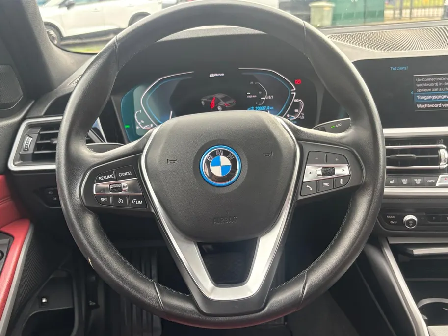 BMW 3 Serie 320e Business Edition Plus *Automaat*Navigatie*Parkeersensoren*Carplay*Lederen bekleding*Stoelverwarming*LM.Velgen*Zeer nette auto!