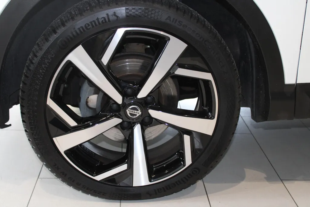 Nissan QASHQAI 1.3 DIG-T Premium Edition | Nappa lederen bekleding | Trekhaak | 1500kg trekgewicht | Pro-pilot | 360grd camera | PDC voor en achter | Climate controle | All season banden | Stoel verwarming |