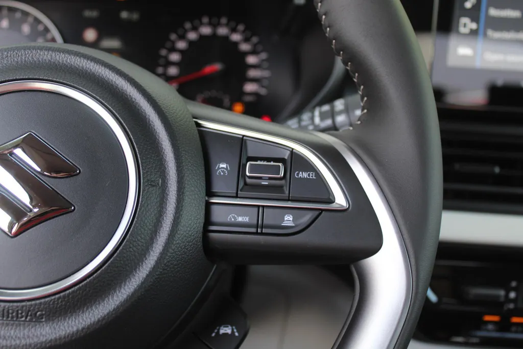 Suzuki Swift 1.2 Select Automaat | Actiekorting €2200,- | Private Lease Vanaf 299,- p/m | Beperkte Voorraad | Apple/Android Carplay | Lederen stuurwiel | Stoelverwarming |