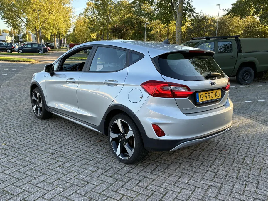 Ford Fiesta 1.0 EcoBoost Active ** VOORRUITVERWARMING ** PARKEERSENSOREN ACHTER **
