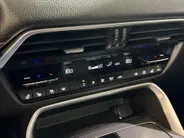 Mazda CX-60 325PK e-SkyActiv PHEV Takumi Automaat | Trekhaak | Digital Cockpit | 360 Camera | Head-Up Display | Schuif/Kantel Dak | Stoel & Stuurwiel Verwarming | Apple Carplay/Android Auto | Adaptieve Cruise Control | Dode Hoek Detectie | Elektrische Achterklep |