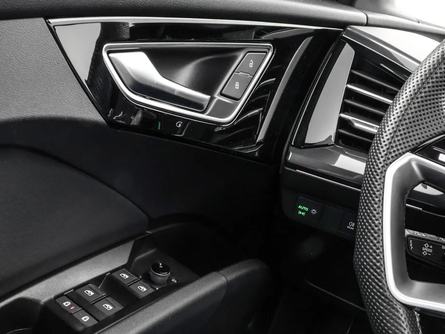 Audi Q4 Sportback e-tron 40 S edition 204 PK 77 kWh · SOH 96,3% · Panoramadak · Camera · Apple/Android Car Play · Navigatie · Head-Up Display ·