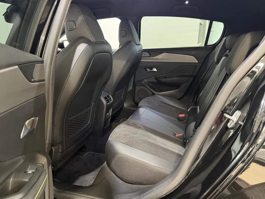 Peugeot 308 130PK PureTech GT Pack Business Automaat | Focal Audio | 360 Camera | Climate Control | Digital Cockpit | Navi | Apple CarPlay/Android Auto | Adaptive Cruise Control | Lichtmetalen Velgen | Licht & Regen Sensor |