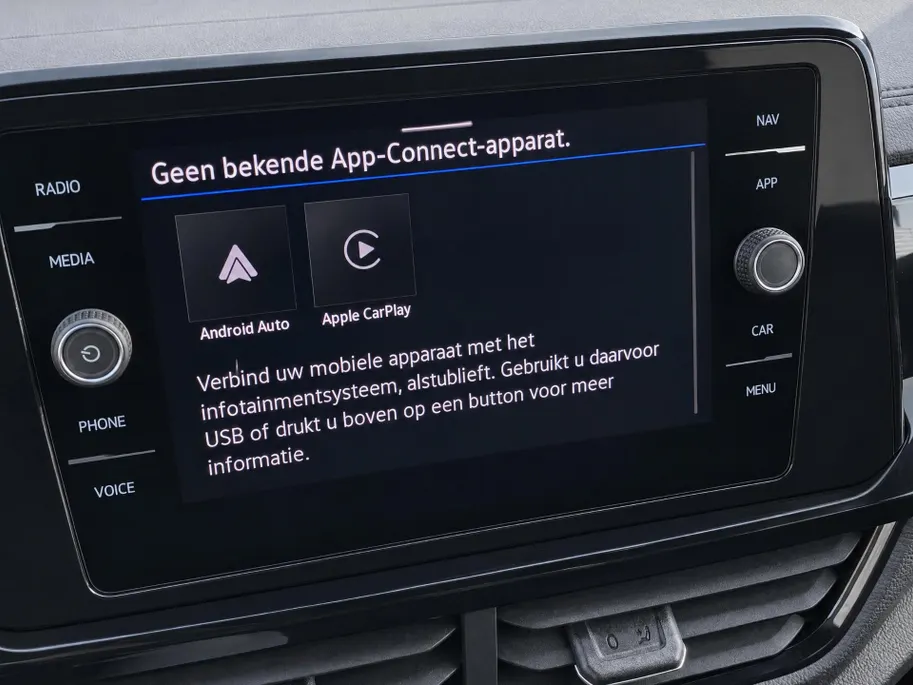 Volkswagen T-Roc 1.5TSI/150PK R-Line Black Style · Panoramadak · Camera + Parkeersensoren · Keyless · Apple/Android Car Play · Stoelverwarming · Garantie t/m 20-08-2027