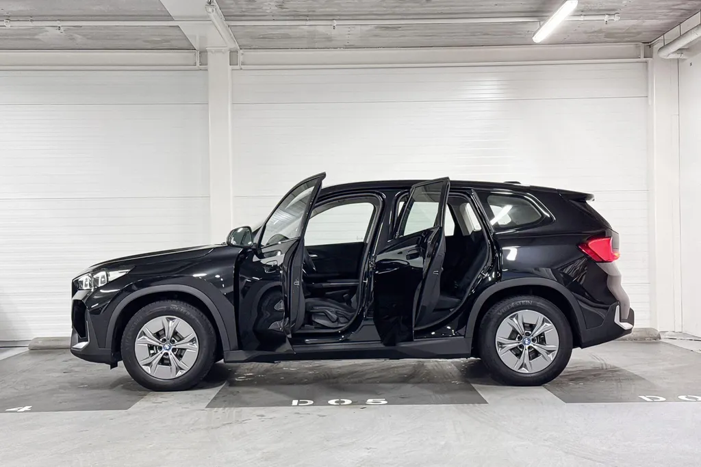 BMW iX1 xDrive30