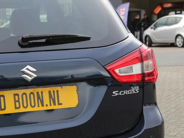 Suzuki S-Cross 1.4 Boosterjet Style Smart Hybrid | Navi | Cruise | Schuifdak | Camera | Lm-Velgen | Trekhaak