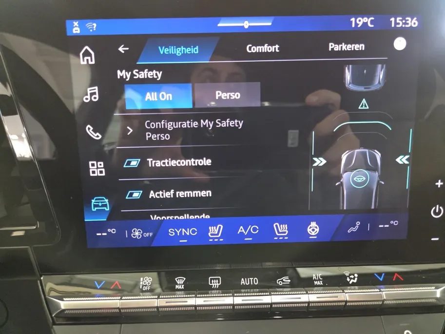 Renault Megane E-Tech comfort range Evolution 60 kWh * Cruise Control Adaptief * Stoelverwarming * Camera * Carplay * LM Velgen 18' *
