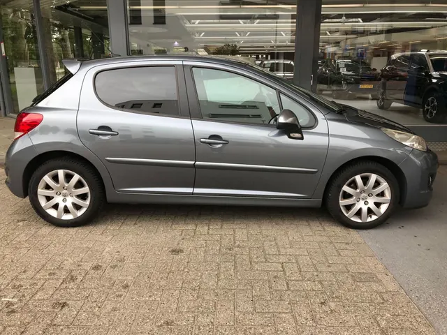Peugeot 207 1.6 VTi Sportium