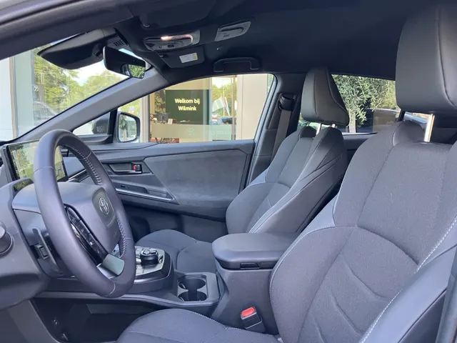 Toyota C-HR+ First Edition 77 kWh | Bi-Tone | 20'| Stoel&Stuurverw | Camera