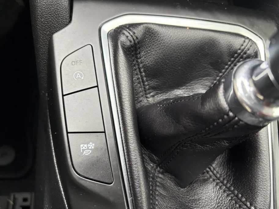 Ford Kuga 1.5 EcoBoost Titanium 150PK | Trekhaak (1800kg trekgewicht) | Navigatie | Parkeersensoren | Privacy Glass | Winter Pack