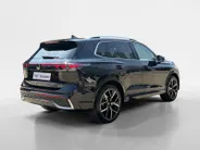 Volkswagen Tiguan 1.5 eTSI R-Line Business | Elektrisch wegklapbare trekhaak | Stoelmassage | Elektrisch bedienbare achterklep | Achteruitrijcamera | Parkeersensoren voor- en achter | Navi | Adaptive cruise control | Sportstoelen