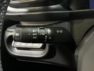 Renault Twingo Urban Range Techno 27.5 kWh Automaat | Demo - Beschikbaar per 01-10-2026 | Armsteun | Camera | Parkeersensoren | Climate Control | Full LED | Adaptive Cruise Control | Navigatie | 18' Lichtmetalen Velgen |