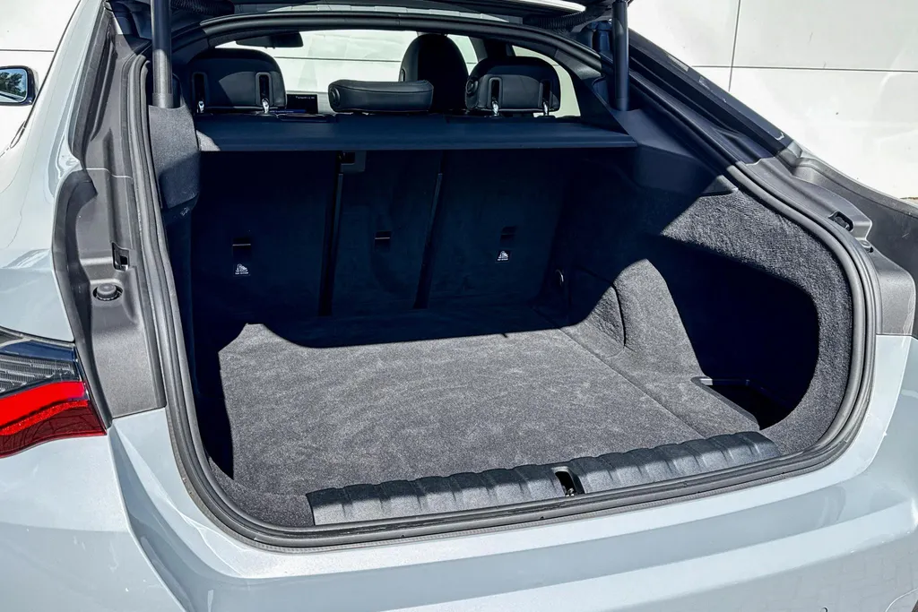 BMW i4 eDrive35 70 kWh