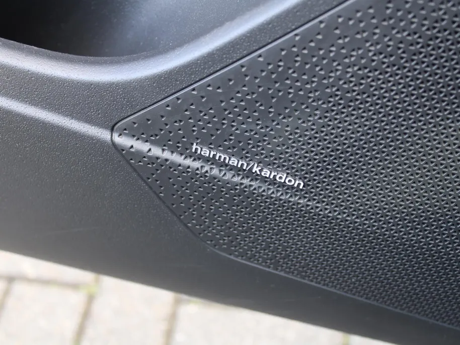 Kia Niro 1.6 GDi Hybrid ExecutiveLine | Camera | Leer | Schuifdak | Stoelverwarming+ventilatie | Elektr. stoelverstelling + achterklep | 18' LM | HUD |