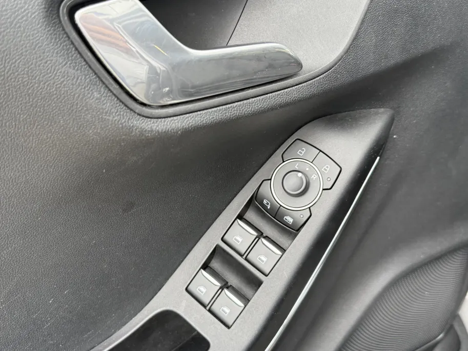 Ford Puma 1.0 EcoBoost Hybrid 125 pk ST-Line Navigatie - Apple Carplay/Android Auto - Winter Pack