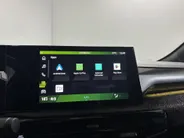 Renault Clio 160PK Full Hybrid Techno Automaat | Lichtmetalen Velgen Hoogglans Zwart | Adaptive Cruise Control | Google Built-in | Camera | Apple CarPlay/Android Auto | Full LED | Armsteun | Licht & Regen Sensor |
