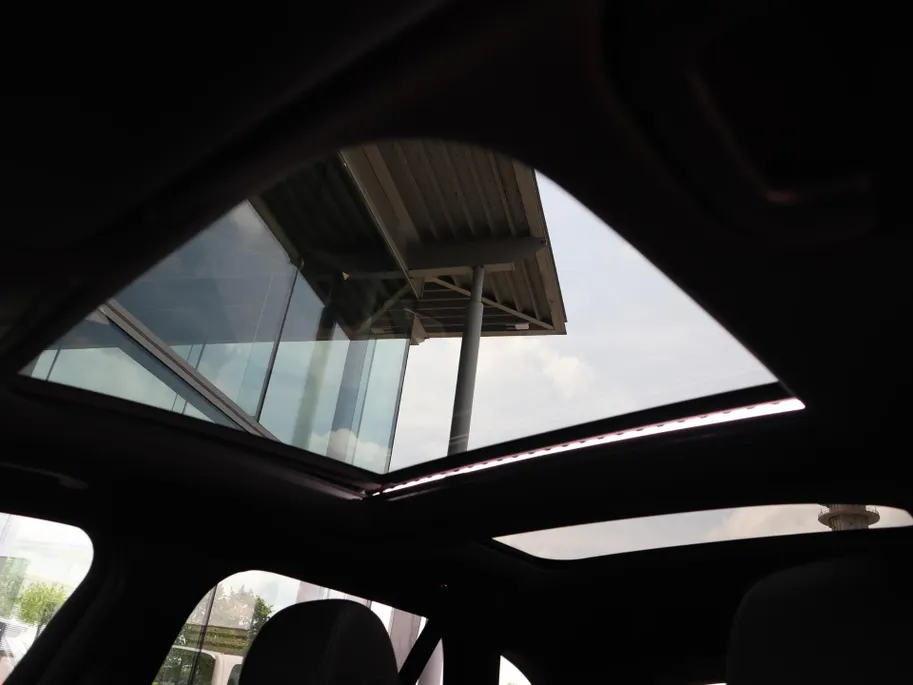 Mercedes-Benz GLC 300e 4MATIC Business Solution AMG l Trekhaak l Stoelverwarming l Achteruitrij camera