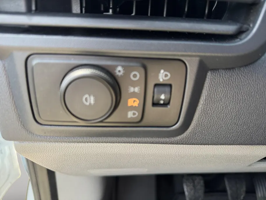 Ford Transit Custom 280 2.0 TDCI L1H1 Trend 110 pk | 3-zits | Airco | Parkeersensoren voor en achter | Apple Car PLay / Android Auto | LED dagrijverlichting |