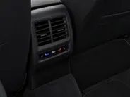 Volkswagen Golf 1.5eTSI/150PK R-Line · Navigatie · Trekhaak · Apple/Android Car Play · Dodehoeksensoren · Stoelverwarming ·  Garantie t/m 08-01-2031 of 100000km.